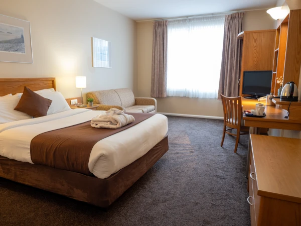 Plymouth Hotels with Parking