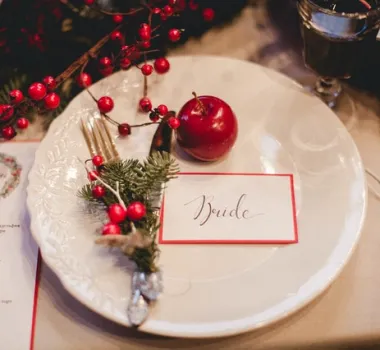 How to decorate your venue for a Christmas wedding?