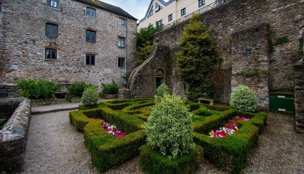 The Elizabethan Gardens. Image courtesy of Visit Plymouth